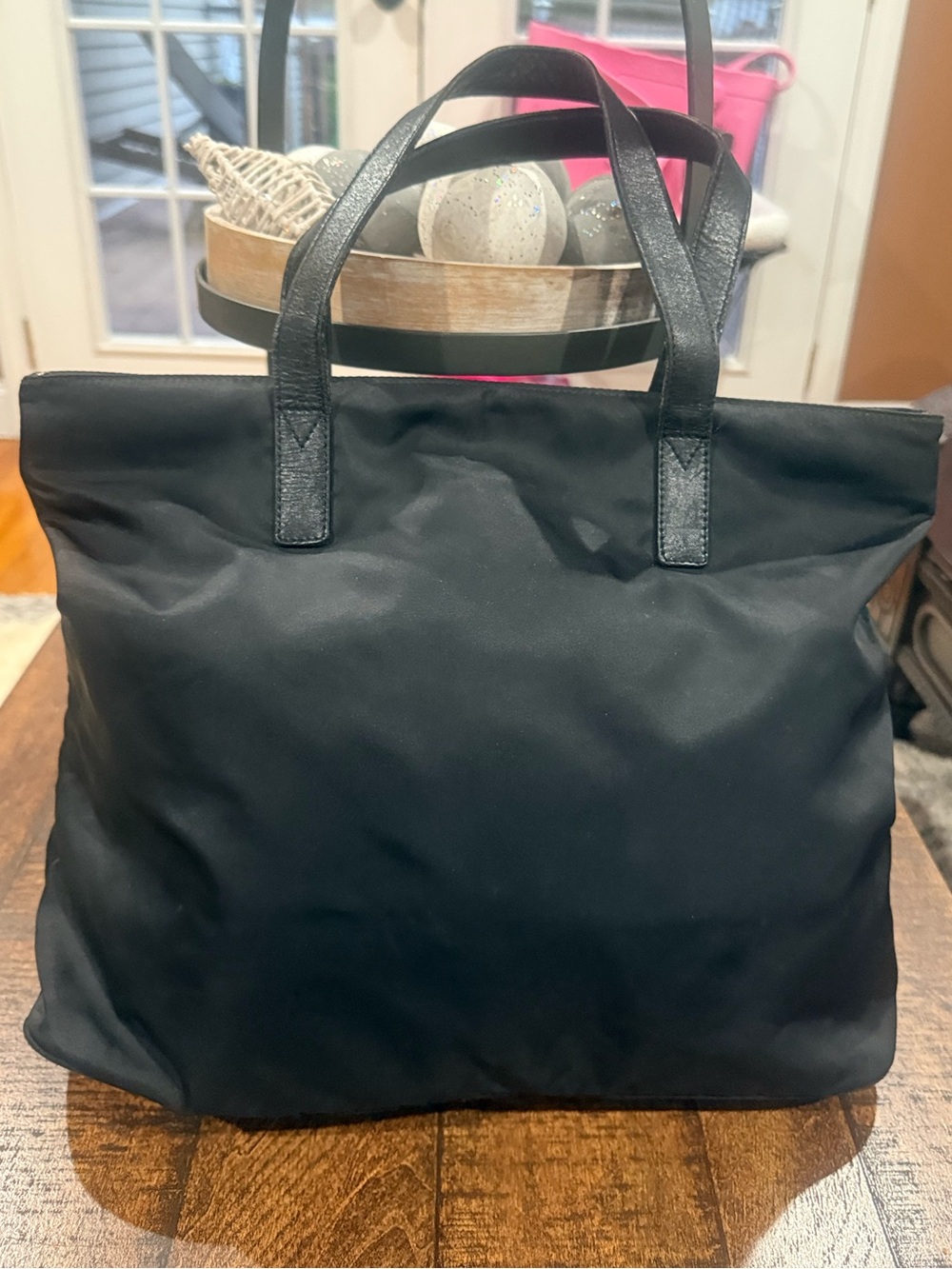 Fendi Black Tote Bag — Spacious Everyday Shoulder Bag - Picture 5 of 7